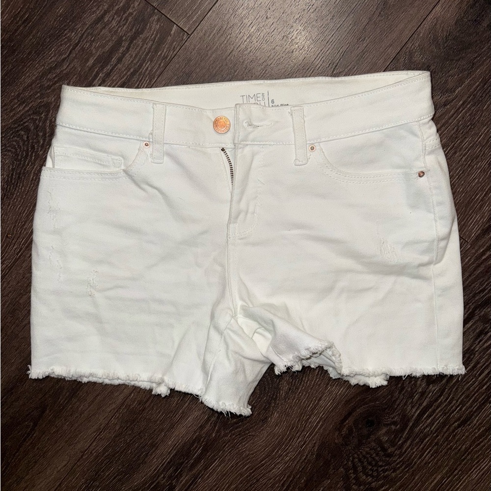 Time and Tru Women's White Jean Shorts